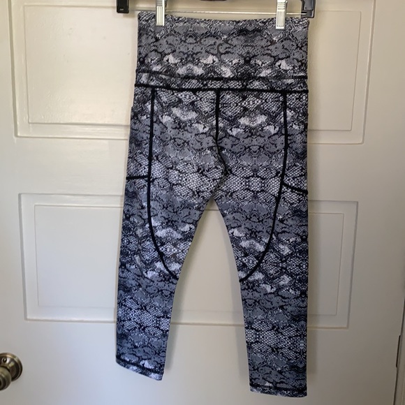 “Zyia” active wear Cobra Metallic Capri20” size 4 - Picture 2 of 7